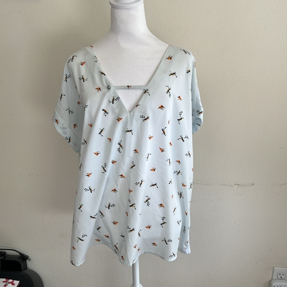 Women’s AND XXL blouse with knit back. Bird print on ice blue fabrics